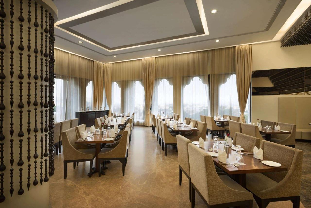 Ramada Udaipur Resort & Spa Extérieur photo