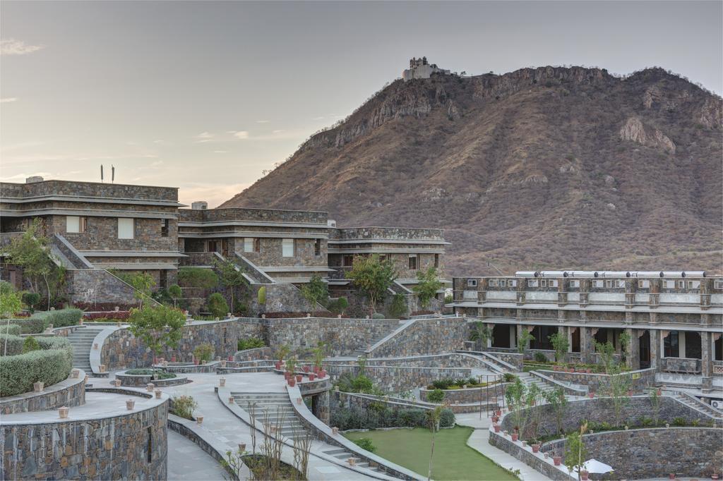 Ramada Udaipur Resort & Spa Extérieur photo