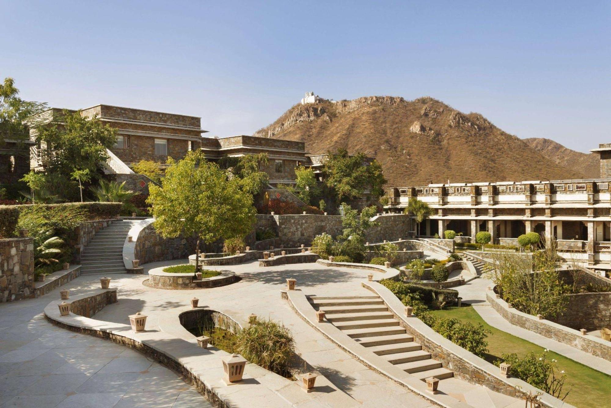 Ramada Udaipur Resort & Spa Extérieur photo