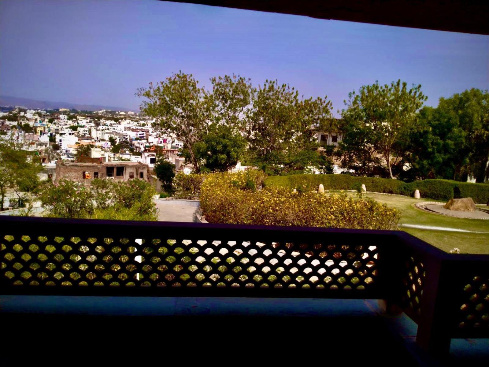 Ramada Udaipur Resort & Spa Extérieur photo