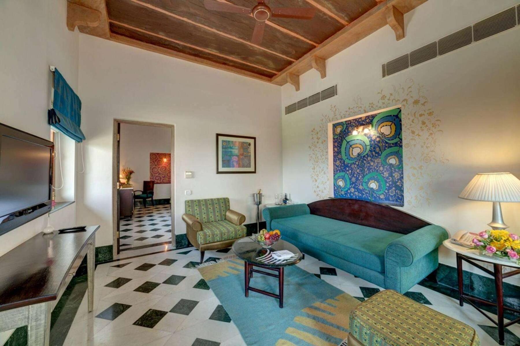 Ramada Udaipur Resort & Spa Extérieur photo