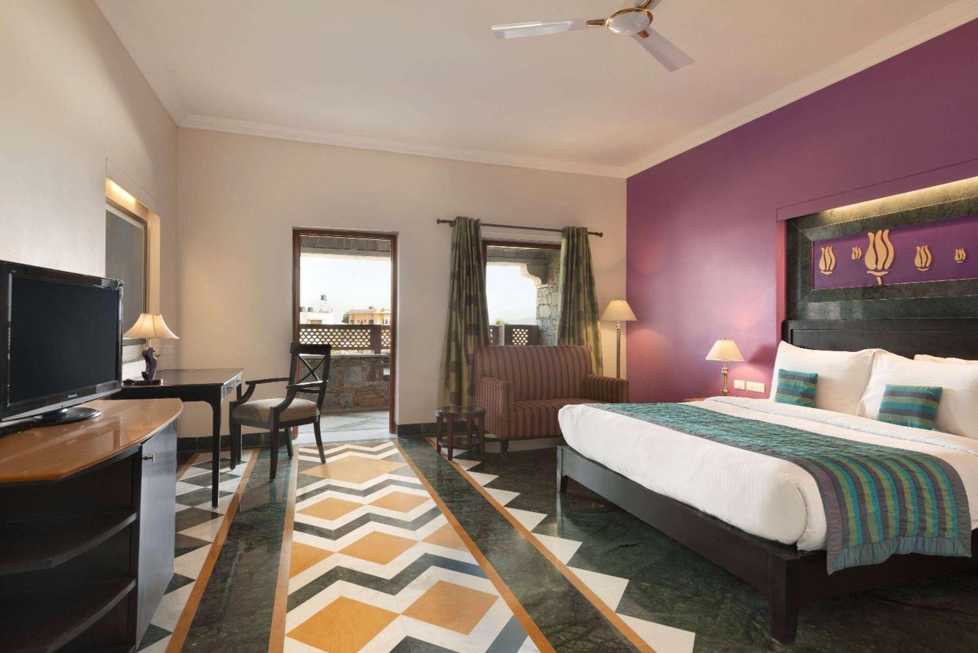 Ramada Udaipur Resort & Spa Extérieur photo