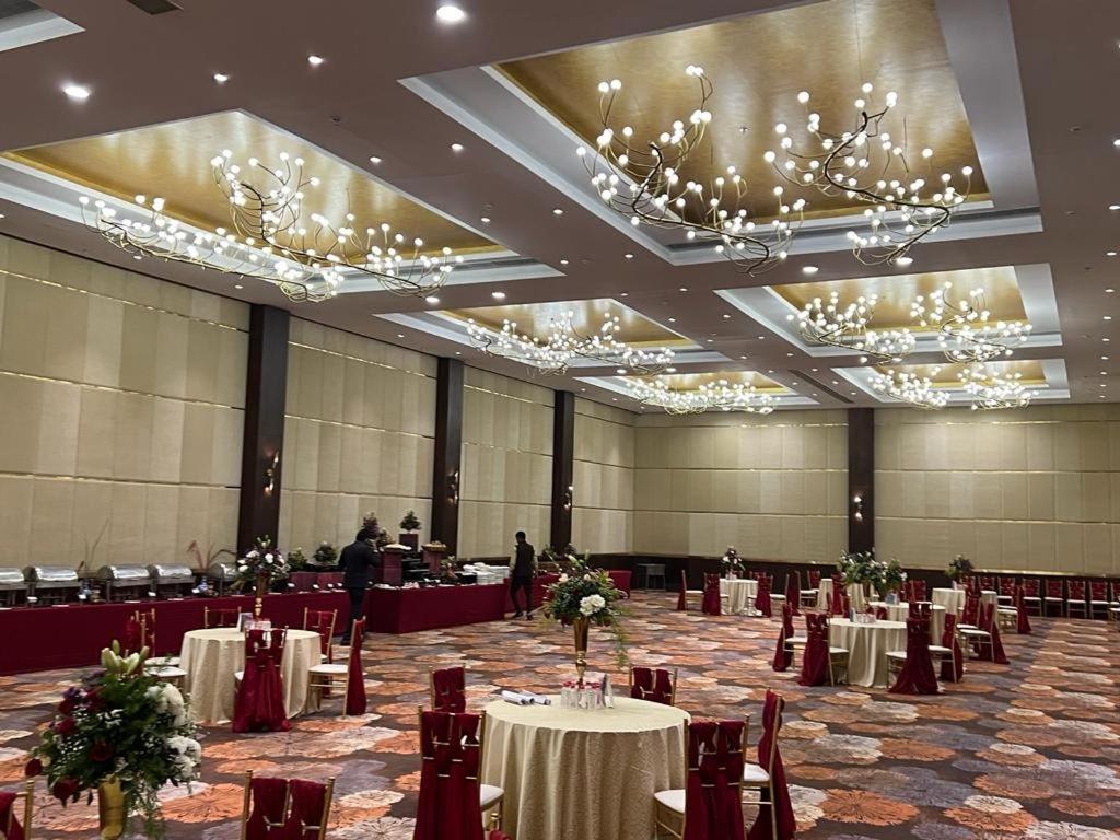 Ramada Udaipur Resort & Spa Extérieur photo