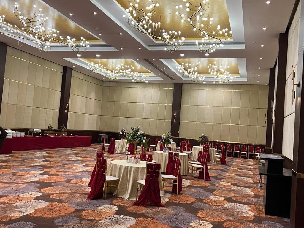 Ramada Udaipur Resort & Spa Extérieur photo
