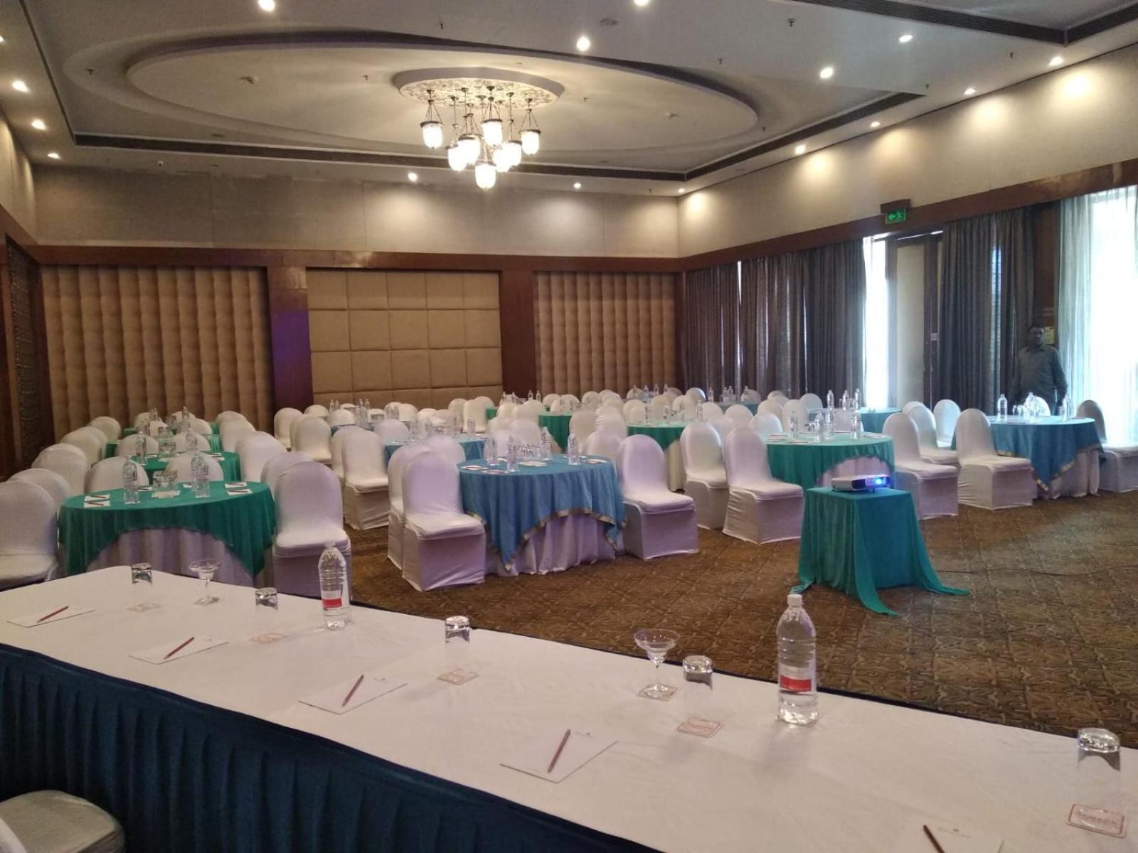 Ramada Udaipur Resort & Spa Extérieur photo