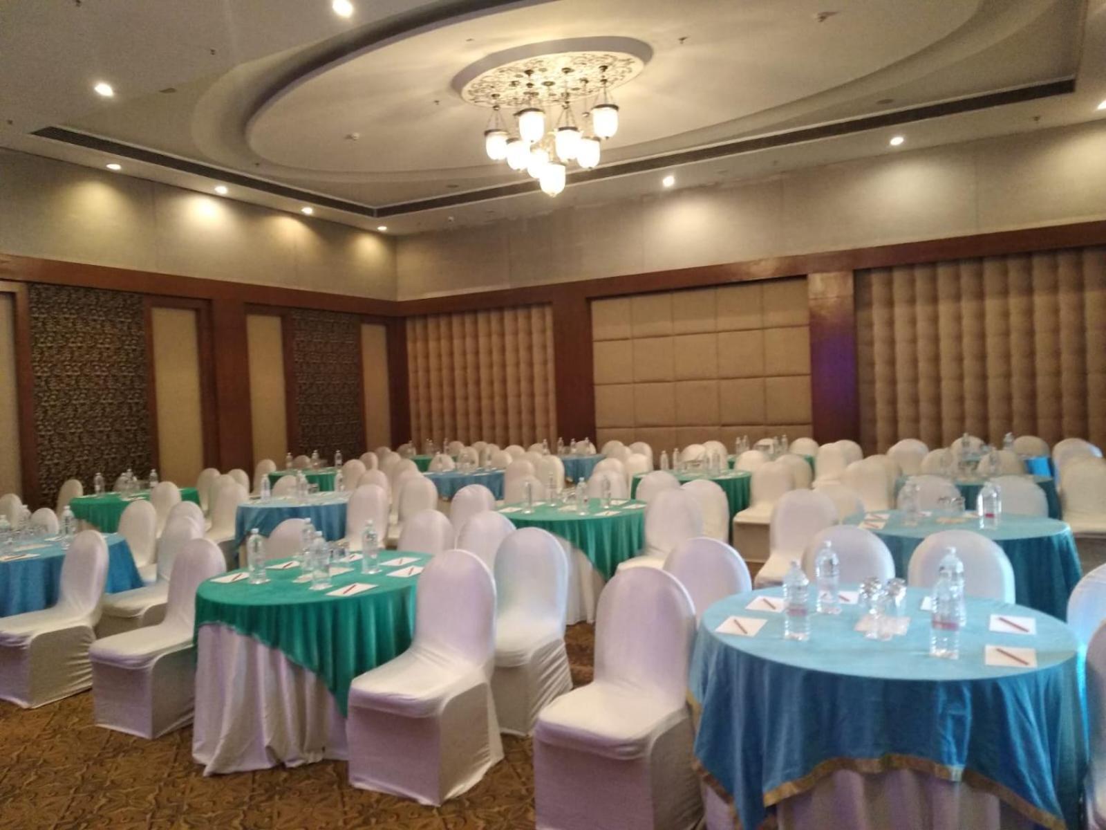 Ramada Udaipur Resort & Spa Extérieur photo