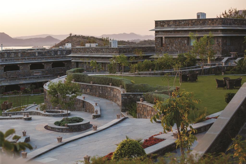 Ramada Udaipur Resort & Spa Extérieur photo