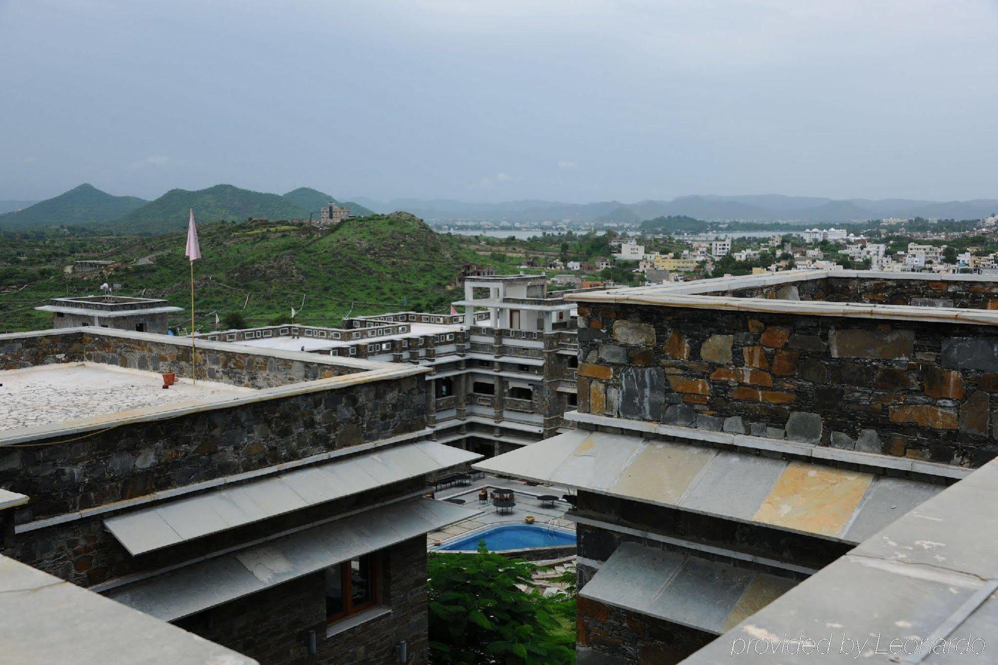 Ramada Udaipur Resort & Spa Extérieur photo