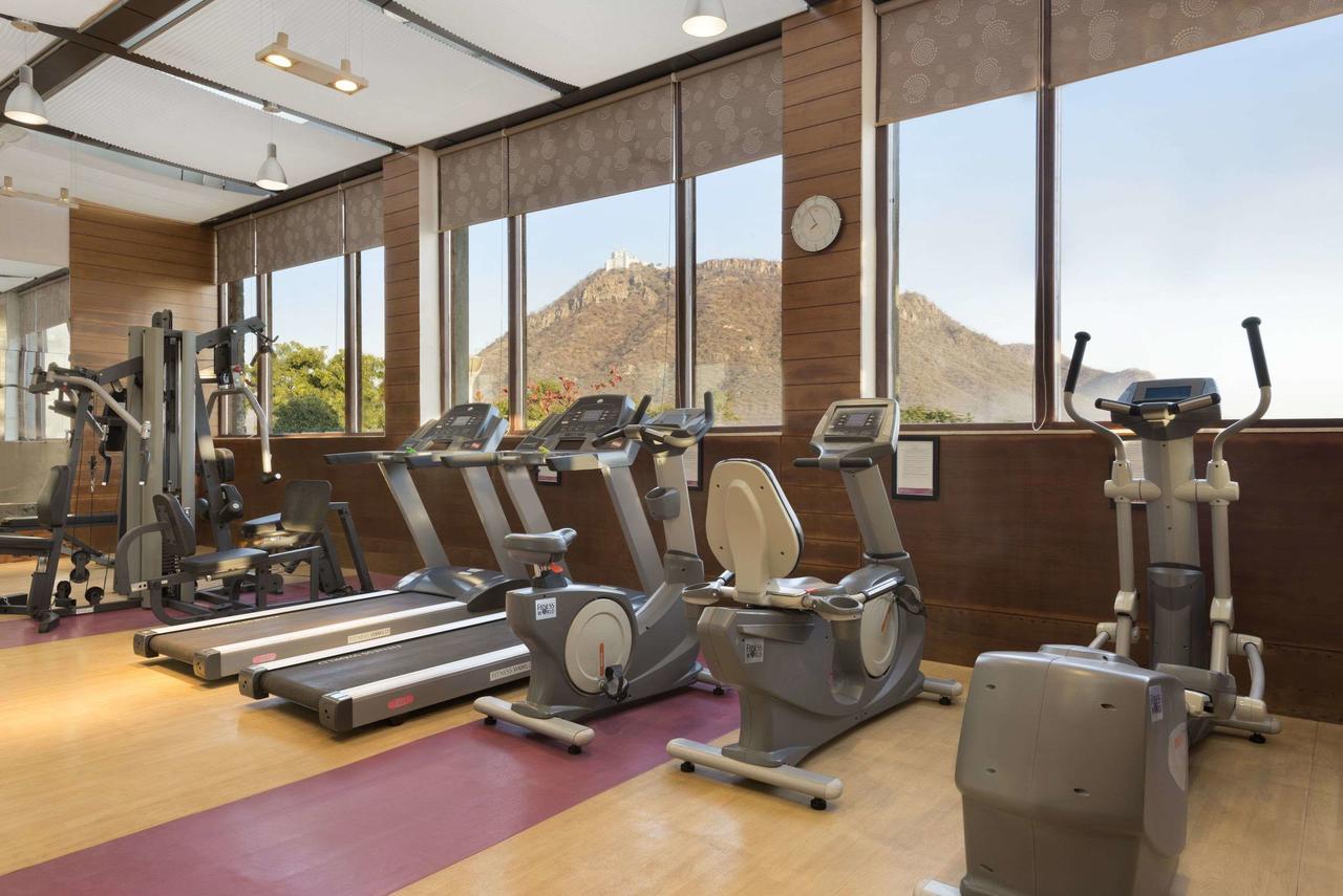 Ramada Udaipur Resort & Spa Extérieur photo