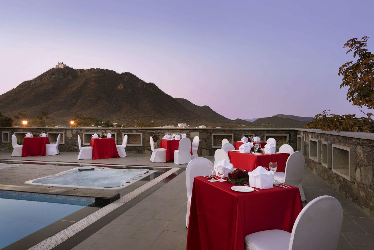 Ramada Udaipur Resort & Spa Extérieur photo
